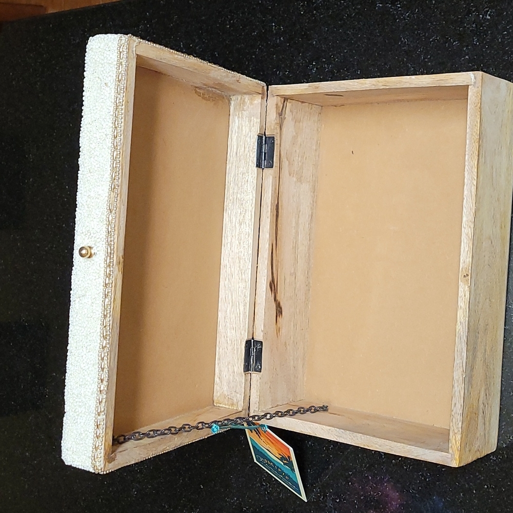Pineapple Embellished Keepsake Box - Picture 3 of 12